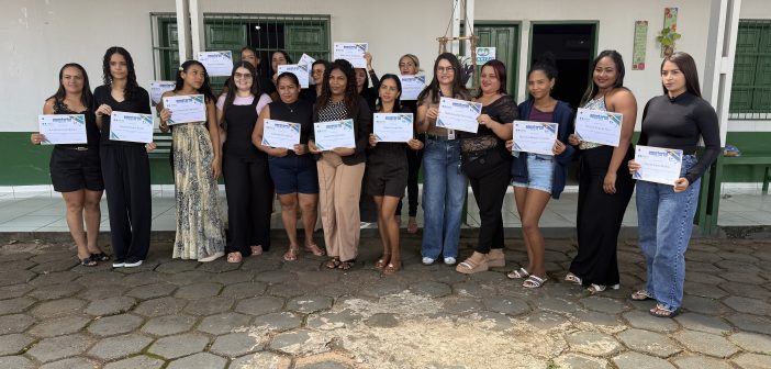 Curso gratuito designer de sobrancelhas forma mulheres em Altamira