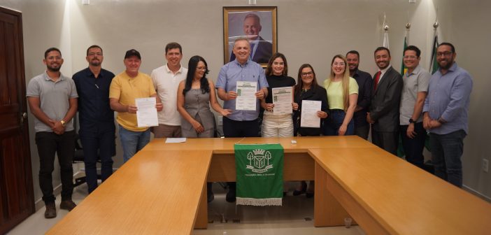 Prefeitura assina ordens de serviço para obras de saúde e educação nas vilas Canopus e Cabocla